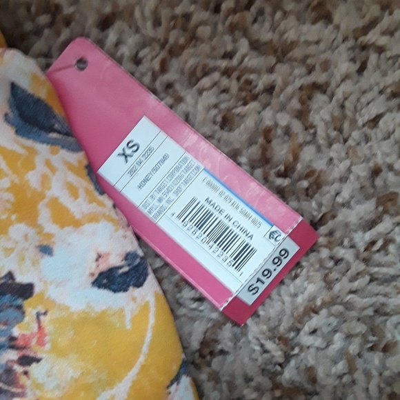 Shorts - Picture 3 of 3